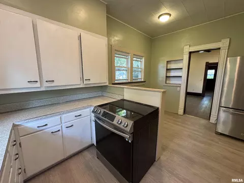 305 E Washington St, Avon, IL 61415 photo 20