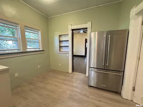 305 E Washington St, Avon, IL 61415 photo 22