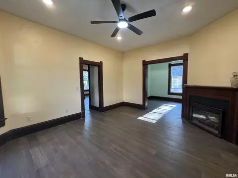 305 E Washington St, Avon, IL 61415 photo 13