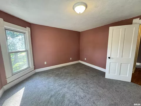 305 E Washington St, Avon, IL 61415 photo 32