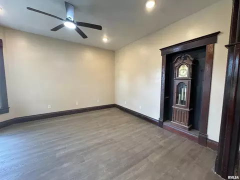 305 E Washington St, Avon, IL 61415 photo 7