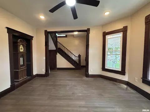 305 E Washington St, Avon, IL 61415 photo 10