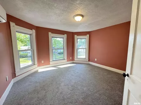 305 E Washington St, Avon, IL 61415 photo 31
