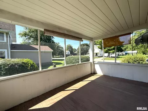 Exterior - 124 S Joy St, Oneida, IL 61467 photo 4 of 13