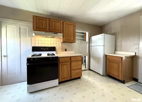 Kitchen - 124 S Joy St, Oneida, IL 61467 photo 1 of 5