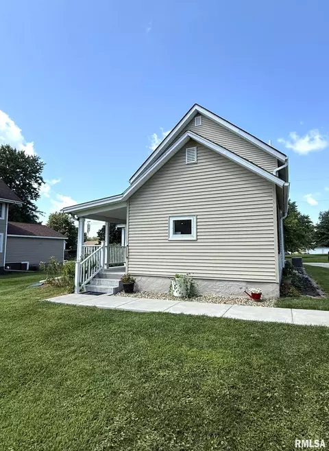 Exterior - 124 S Joy St, Oneida, IL 61467 photo 11 of 13