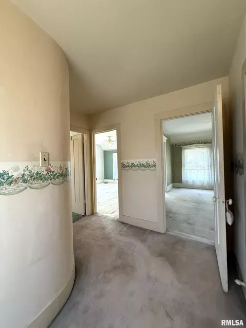 Entry Way - 124 S Joy St, Oneida, IL 61467 photo 2 of 3
