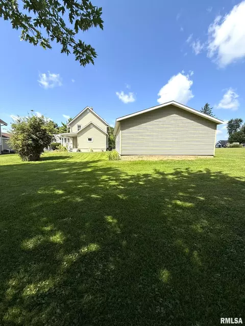 Exterior - 124 S Joy St, Oneida, IL 61467 photo 13 of 13