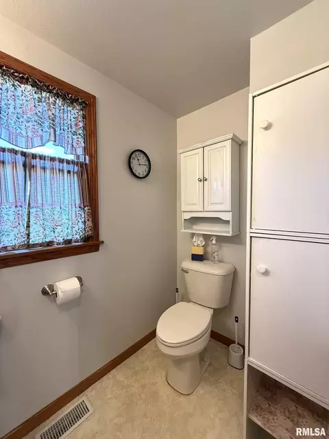 Bath - 124 S Joy St, Oneida, IL 61467 photo 1 of 3
