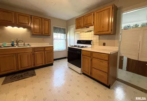 Kitchen - 124 S Joy St, Oneida, IL 61467 photo 2 of 5