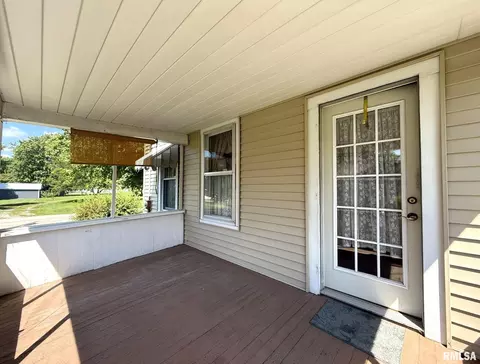 Exterior - 124 S Joy St, Oneida, IL 61467 photo 5 of 13