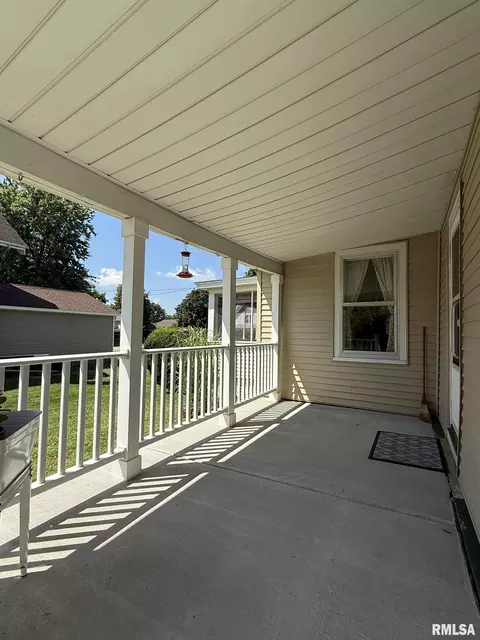 Exterior - 124 S Joy St, Oneida, IL 61467 photo 9 of 13