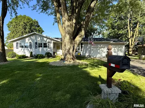 905 N Mckinley Ave, Abingdon, IL 61410