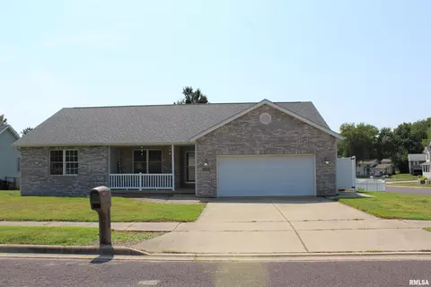 1713 Hope Ct, Pekin, IL 61554