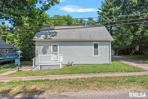 825 E Kinzie St, Riverton, IL 62561