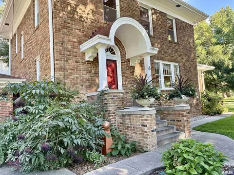 8 Duncan Pl, Jacksonville, IL 62650