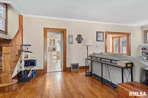 910 S Macarthur Blvd, Springfield, IL 62704 photo 5