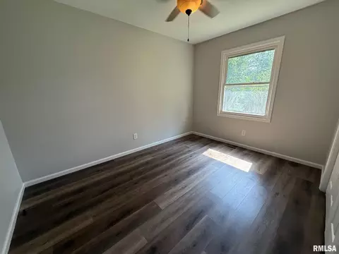 806 N Springfield Rd, Athens, IL 62613 photo 18