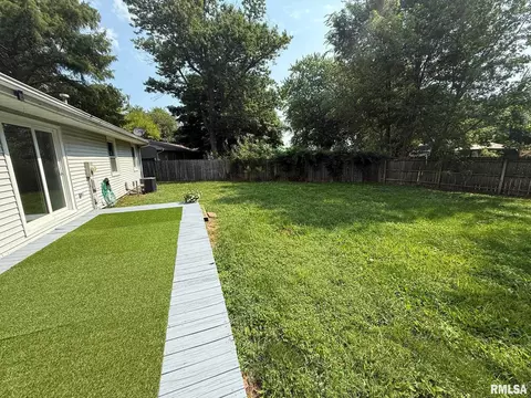 806 N Springfield Rd, Athens, IL 62613 photo 26