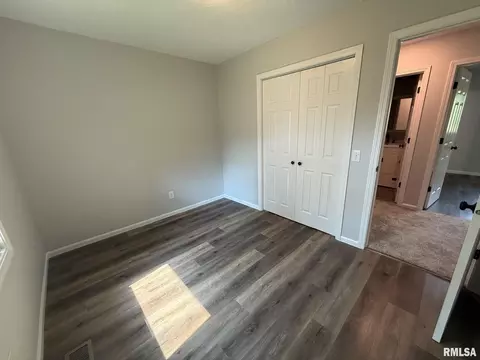806 N Springfield Rd, Athens, IL 62613 photo 16