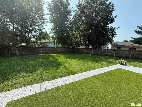 806 N Springfield Rd, Athens, IL 62613 photo 27