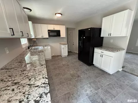 806 N Springfield Rd, Athens, IL 62613 photo 9