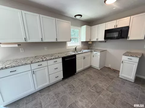 806 N Springfield Rd, Athens, IL 62613 photo 11
