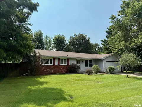 806 N Springfield Rd, Athens, IL 62613
