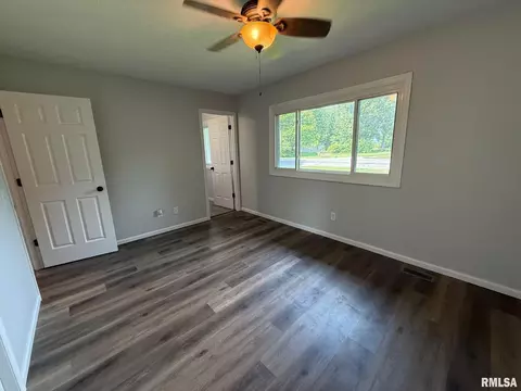 806 N Springfield Rd, Athens, IL 62613 photo 22