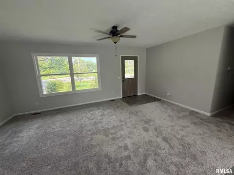 806 N Springfield Rd, Athens, IL 62613 photo 3