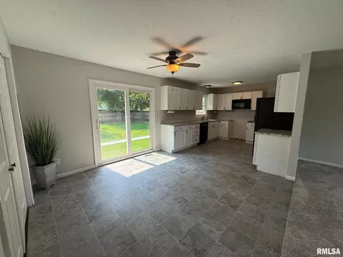 806 N Springfield Rd, Athens, IL 62613 photo 7