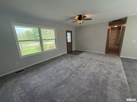 806 N Springfield Rd, Athens, IL 62613 photo 5