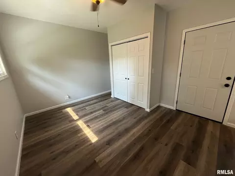 806 N Springfield Rd, Athens, IL 62613 photo 12