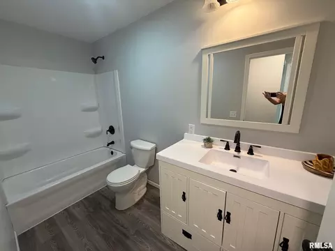 806 N Springfield Rd, Athens, IL 62613 photo 17