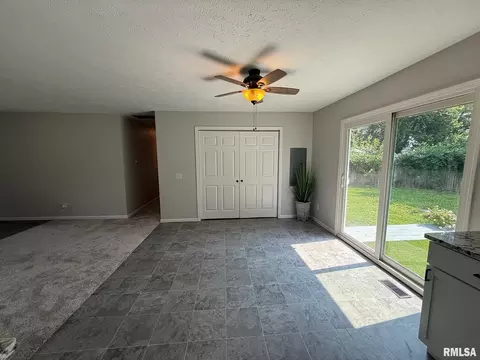 806 N Springfield Rd, Athens, IL 62613 photo 14