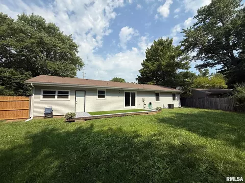 806 N Springfield Rd, Athens, IL 62613 photo 2