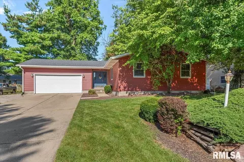 108 N Rose Dr, Auburn, IL 62615