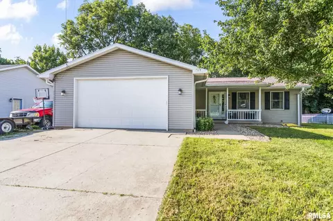 309 W Little St, Athens, IL 62613