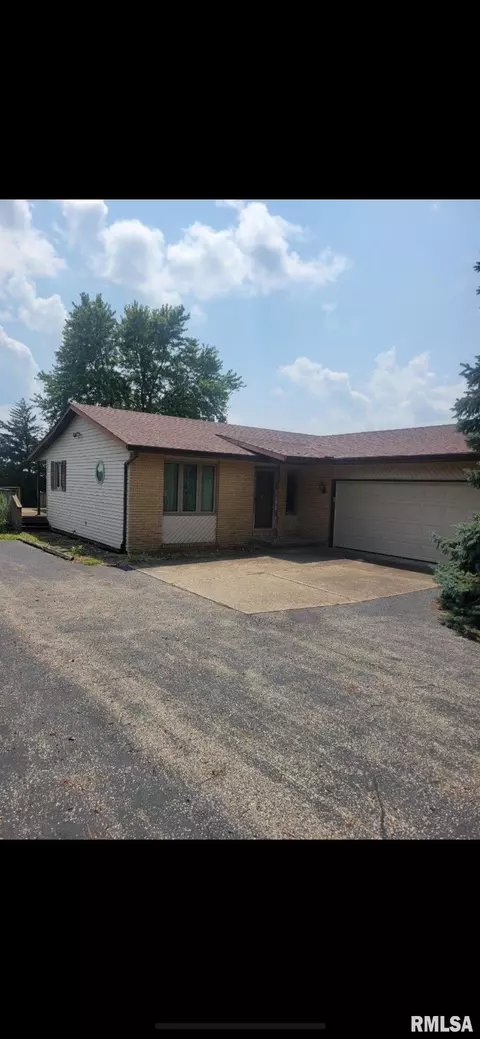 523 Beaman Dr, Illiopolis, IL 62539