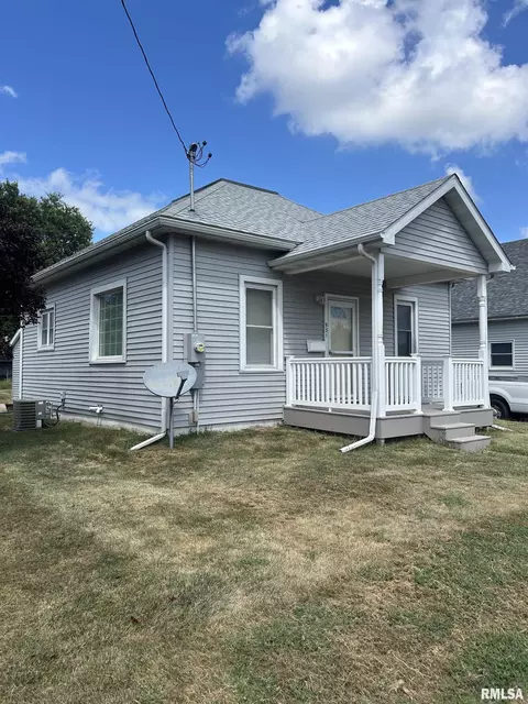 931 W Rich St, Taylorville, IL 62568