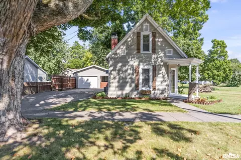 322 S Prospect St, Waverly, IL 62692