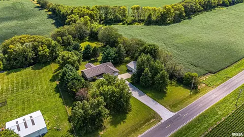 8484 Waynesville Rd, Wapella, IL 61777