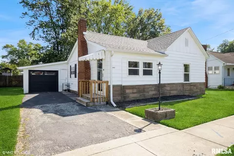 802 Franklin St, Pawnee, IL 62558