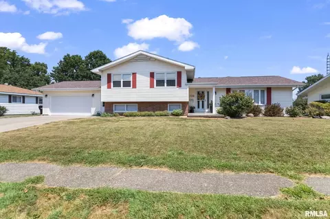 729 Kenton Blvd, Taylorville, IL 62568