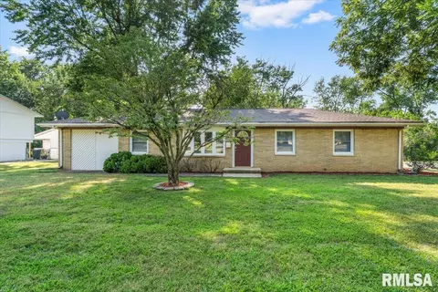 80 Bonniebrook Rd, Chatham, IL 62629