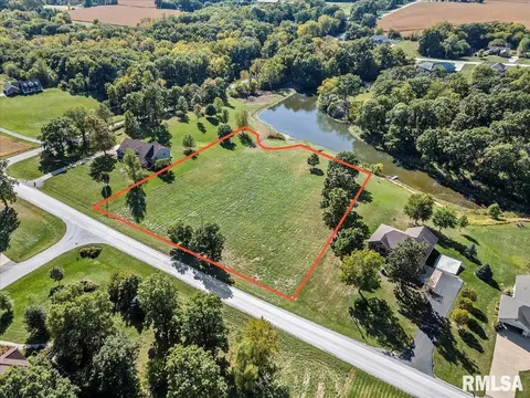 6555 Coolidge Dr, Cantrall, IL 62625