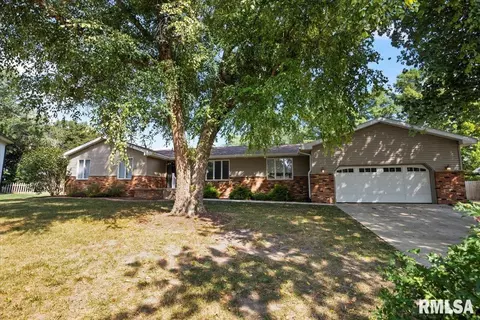 57 Ramblewood Dr, Chatham, IL 62629