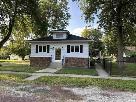 233 W South St, Divernon, IL 62530