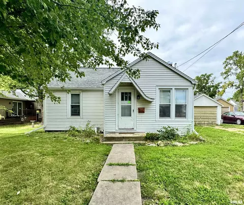220 E Washington St, Mount Sterling, IL 62353