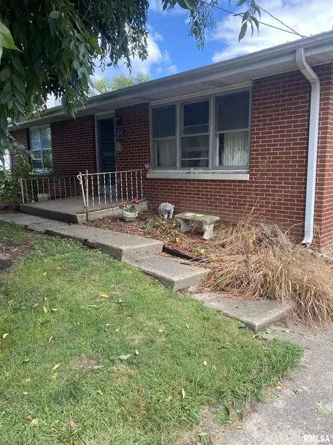 1642 S Main St, Jacksonville, IL 62650